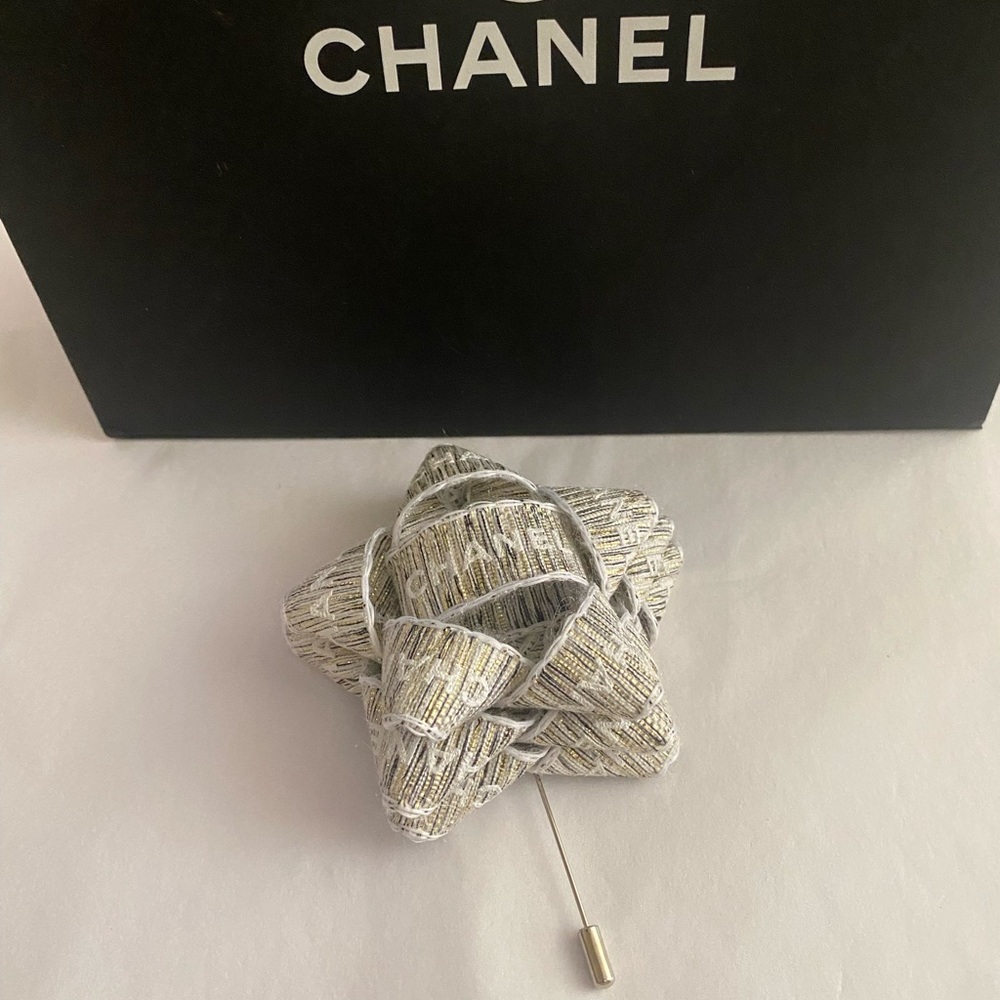 Ribbon Holiday Bow Brooch Pin